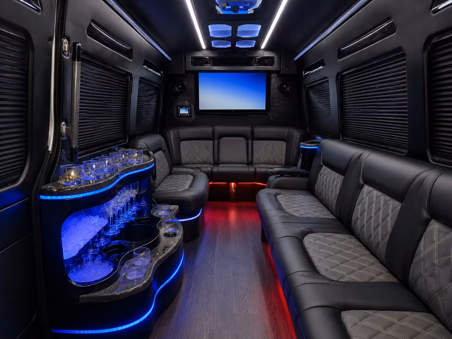 coachbusrialto com helps you coordinate airport transfers for out of town wedding guests